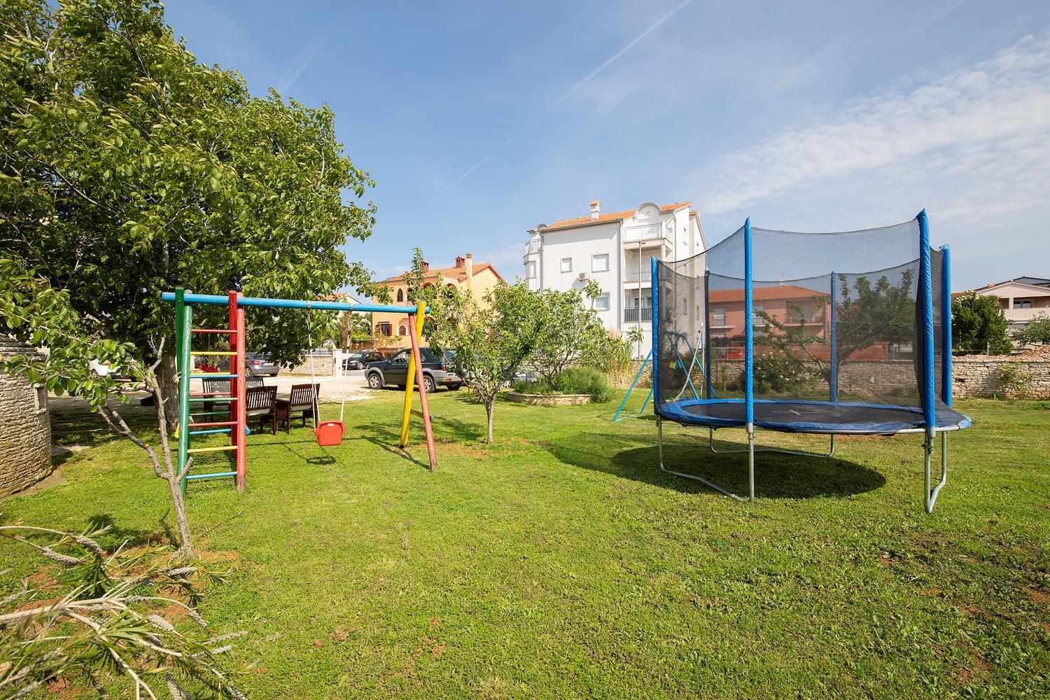 Modern Stone House With Flowers & Playground Medulin Kültér fotó